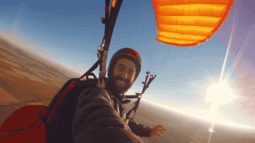 Parachuting Solo vs. Tandem: Choosing Your Jumping Experience